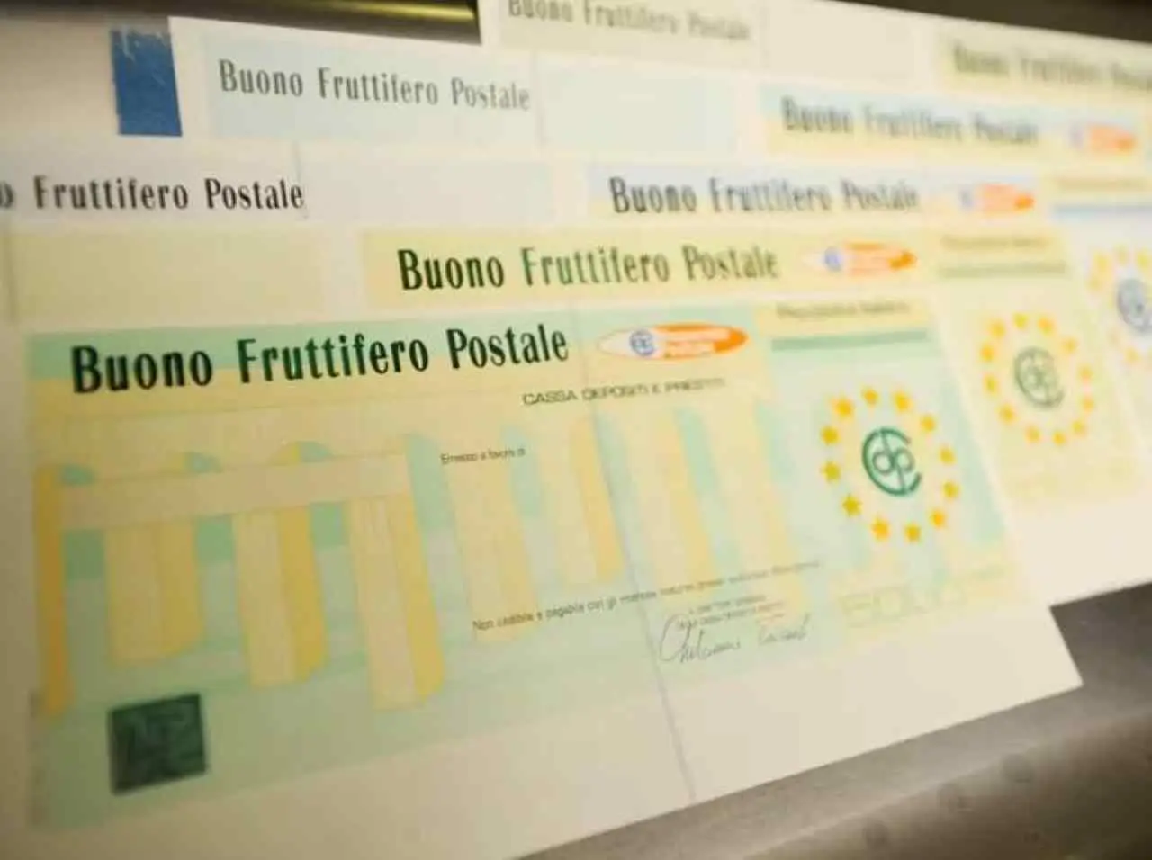 Hai trovato un vecchio buono postale del 1996? Ecco quanto vale oggi (sorprese enormi)