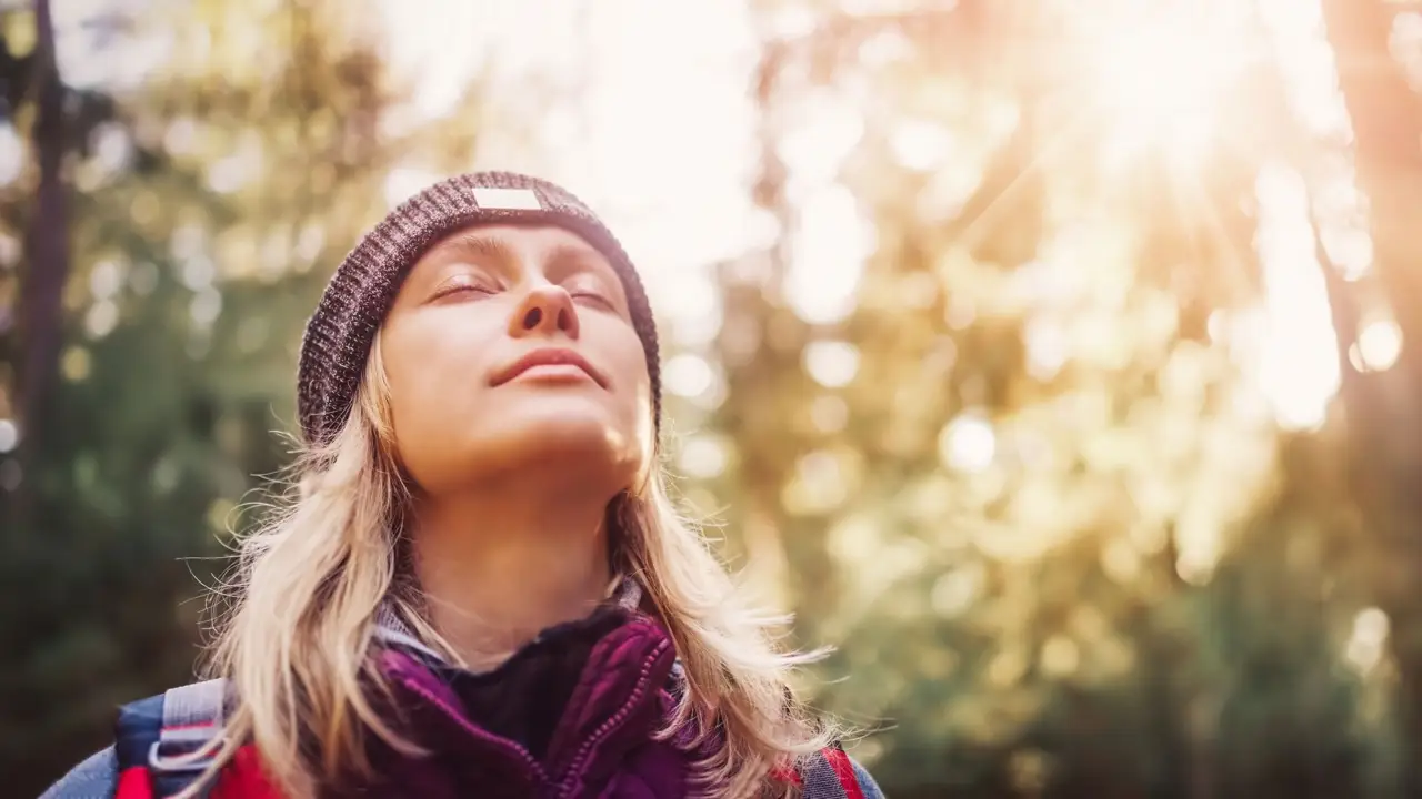 Hai questo sintomo banale? Potrebbe indicare un danno ai polmoni anche se non fumi